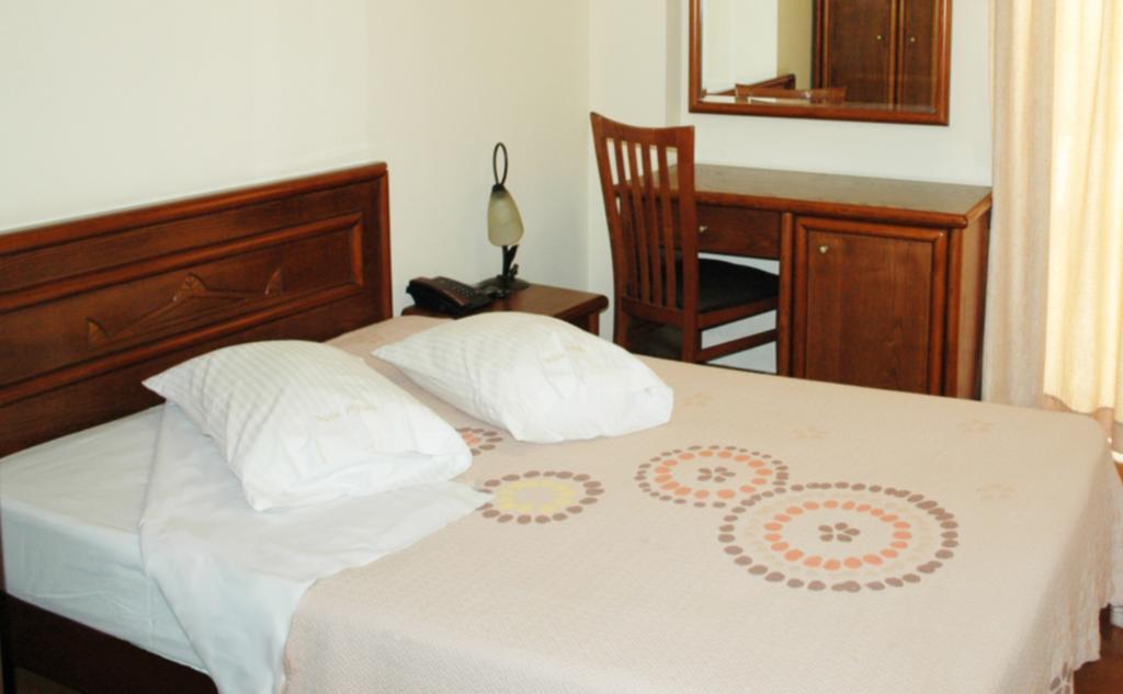 Omiros Hotel เอเธนส์ ภายนอก รูปภาพ